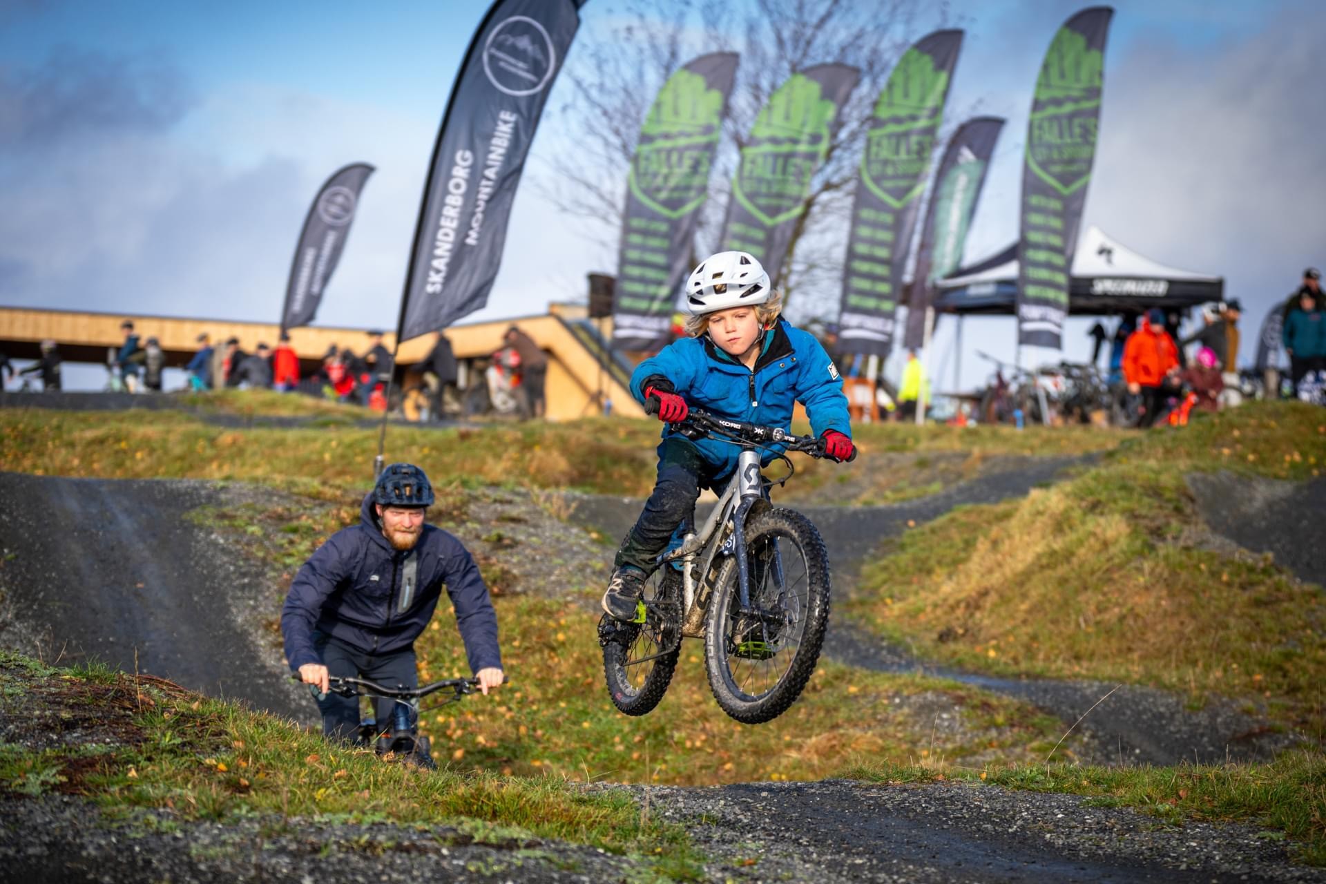 Billede med mountainbikere ved Trailcenteret