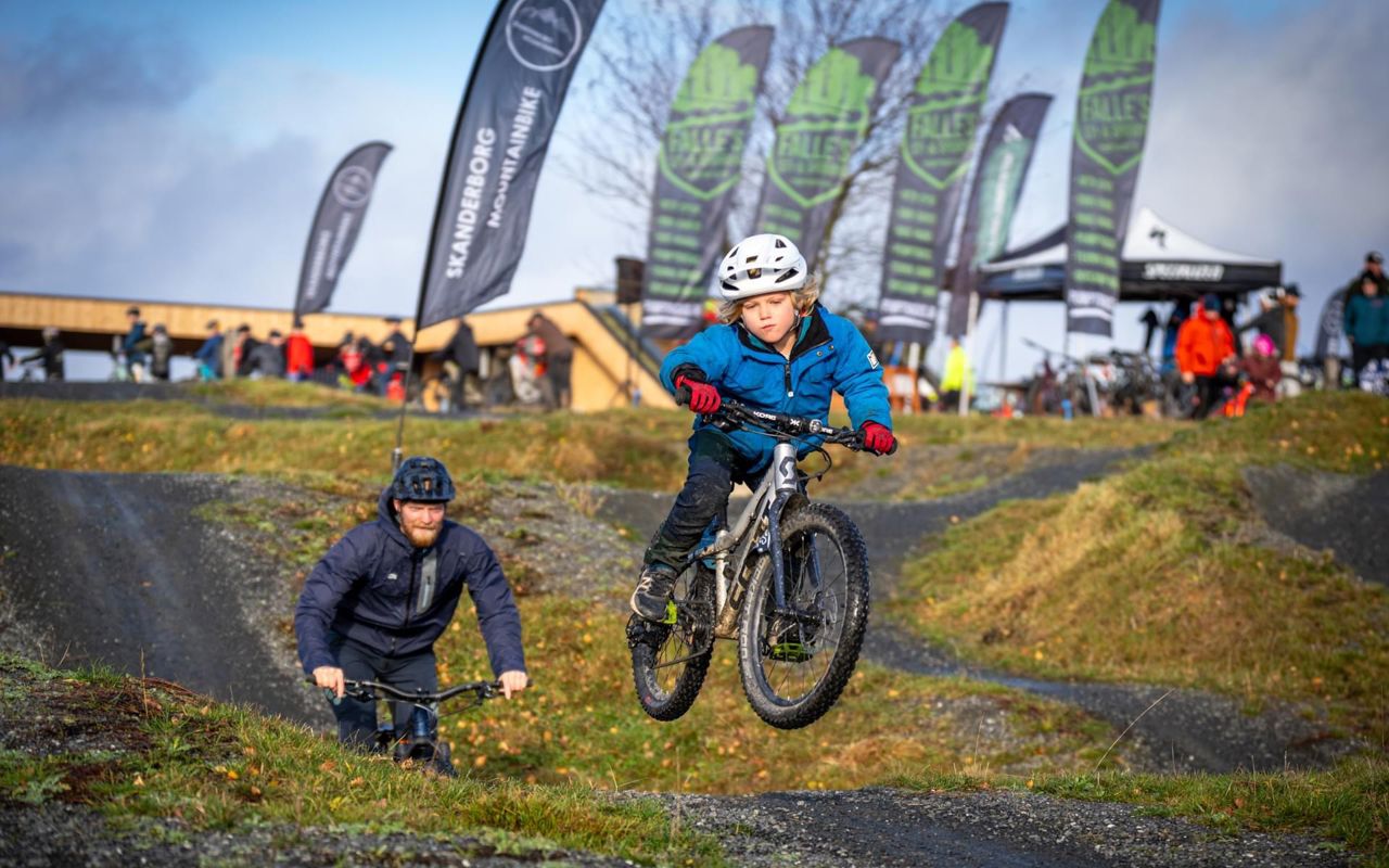 Billede med mountainbikere ved Trailcenteret